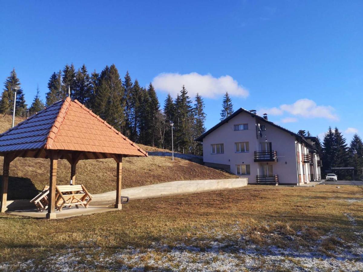Laki Apartman Zaovine Luaran gambar