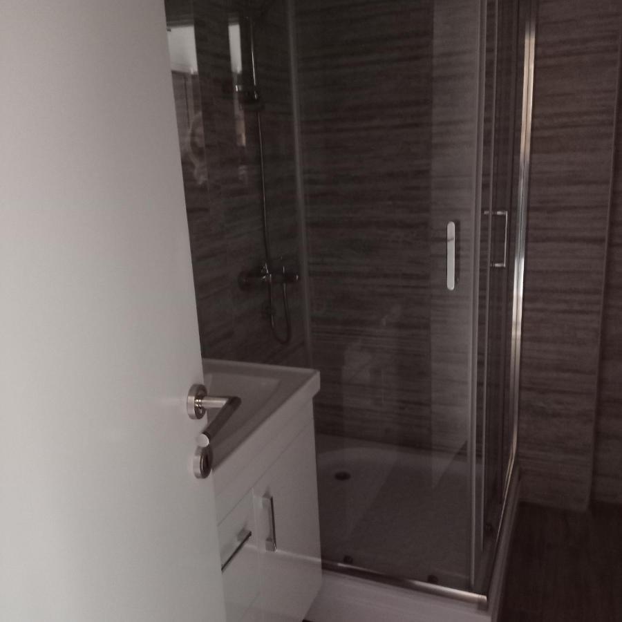 Laki Apartman Zaovine Luaran gambar