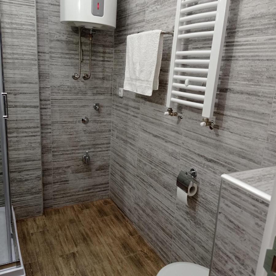 Laki Apartman Zaovine Luaran gambar
